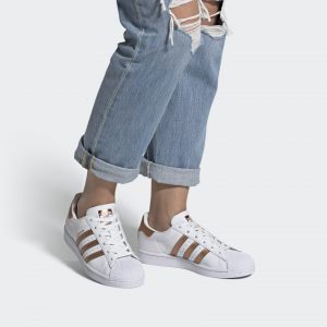 Superstar_Shoes_White_FX7484_010_hover_standard